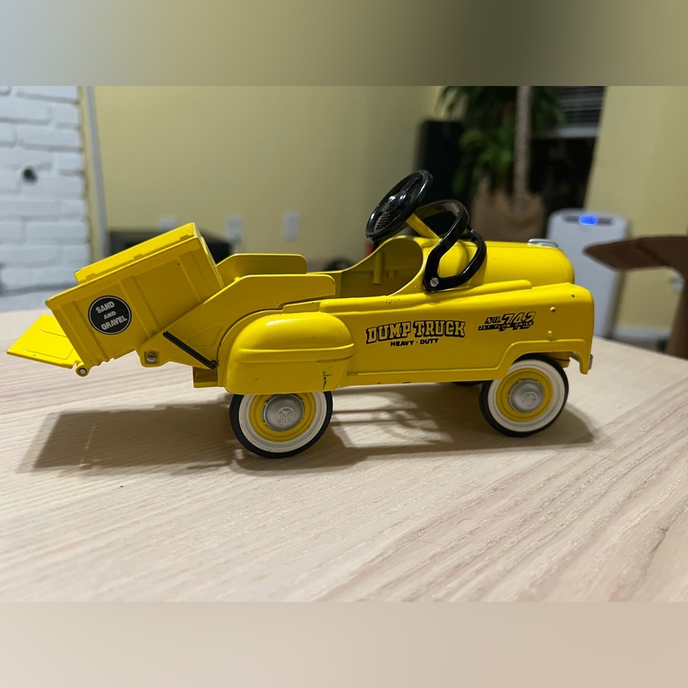 Hallmark Keepsake Ornament/ Kiddie Car Classics/ Murray Dump Truck